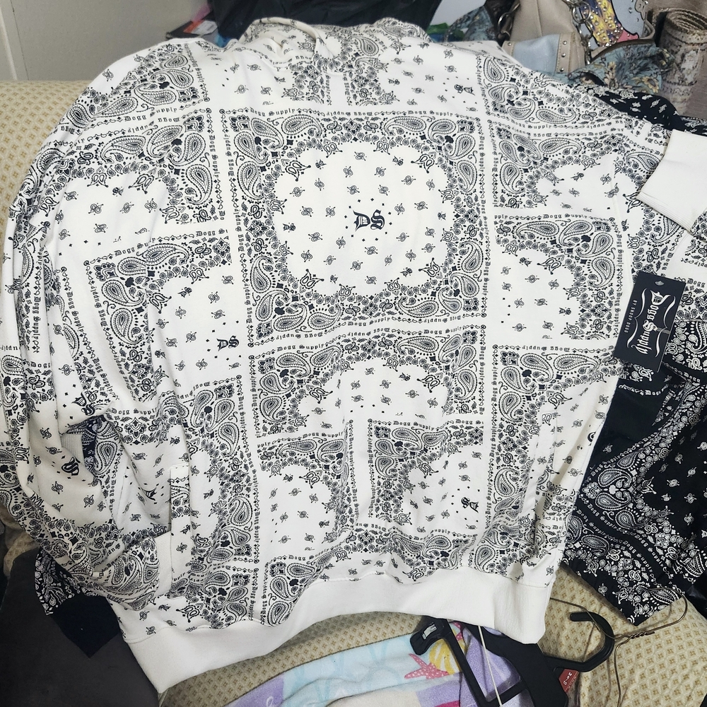 Black and White Paisley Sweatshirt
